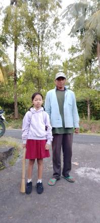 GERAKAN AYAH MENGANTAR ANAK DI HARI PERTAMA SEKOLAH